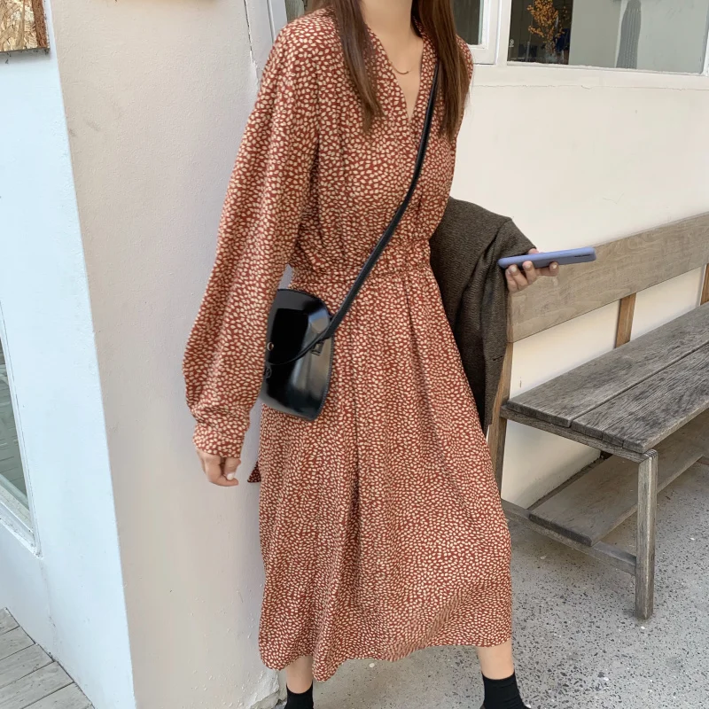 Slim V-neck floral long dresses female 2019 autumn and winter new Korean temperament inside long-sleeved dress
Slim V-neck floral long dresses female 2019 autumn and winter new Korean temperament inside long-sleeved dress