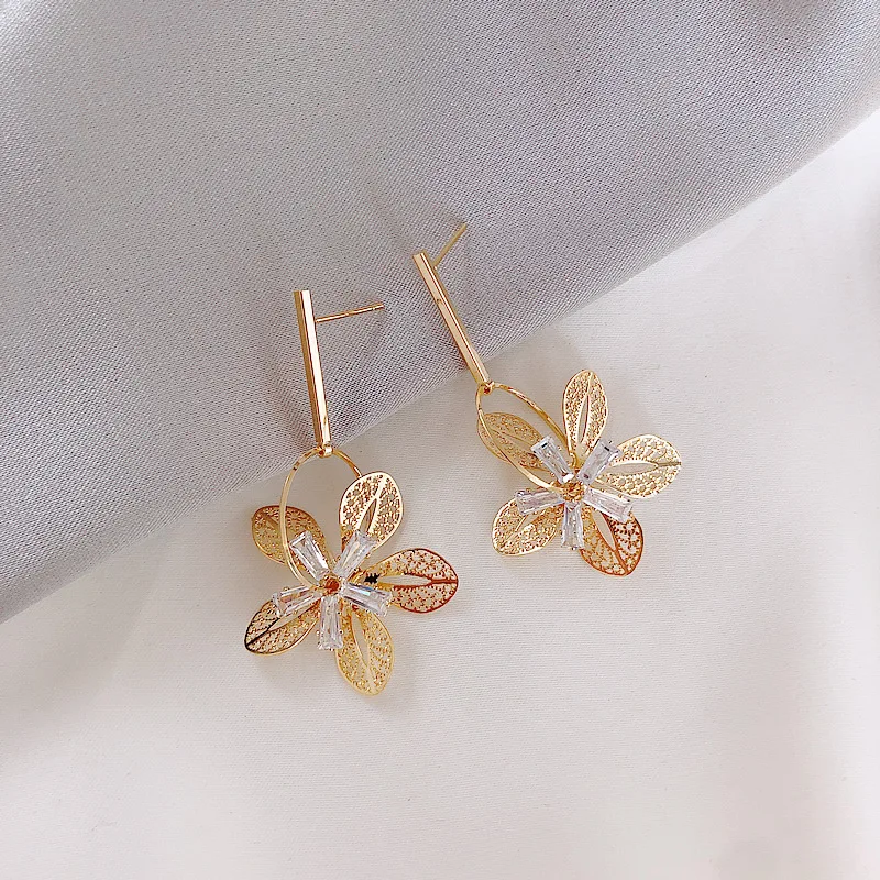 New Metal Cute Romantic Geometric Women Dangle Earrings Spring Summer New Petal Earrings Shiny Earrings Elegant Jewelry
New Metal Cute Romantic Geometric Women Dangle Earrings Spring Summer New Petal Earrings Shiny Earrings Elegant Jewelry