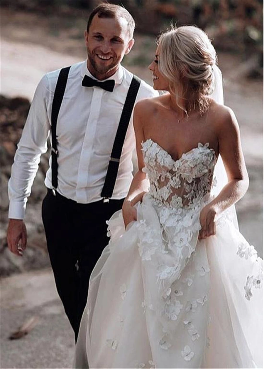 Fabulous Tulle Sweetheart Neckline A-line See Through Wedding Dresses With Lace Appliques 3D Flowers Marry Dress Bridal Gown 
Fabulous Tulle Sweetheart Neckline A-line See Through Wedding Dresses With Lace Appliques 3D Flowers Marry Dress Bridal Gown