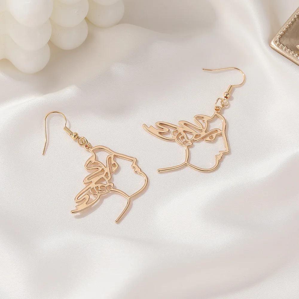 Simple Side Face Line Earrings for Women Gold Silver Colour Hollow Abstract Drop Earrings Party Korean Fashion 2020 Trend New
Simple Side Face Line Earrings for Women Gold Silver Colour Hollow Abstract Drop Earrings Party Korean Fashion 2020 Trend New
