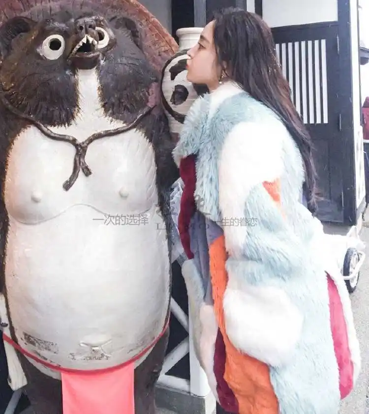 Decade March 30 Coulee Nazha Yuan Lai Celebrity Style Autumn And Winter New Fur Clothing Joint Fashion Medium-length Coat Overco
Decade March 30 Coulee Nazha Yuan Lai Celebrity Style Autumn And Winter New Fur Clothing Joint Fashion Medium-length Coat Overco