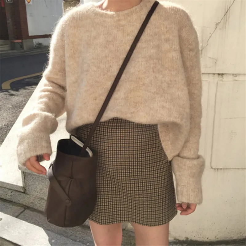2020 Fashion Designer Runway Autumn Winter Woman New Pattern Long Sleeves Loose Pullover Sweater+Checked Mini Skirt 2 Piece Suit
2020 Fashion Designer Runway Autumn Winter Woman New Pattern Long Sleeves Loose Pullover Sweater+Checked Mini Skirt 2 Piece Suit
