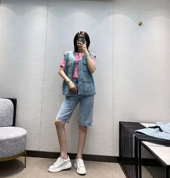 2020 new spring runway design loose casual vest coat women Blue V-Neck sleeveless tweed single breasted vintage tank vest coat
2020 new spring runway design loose casual vest coat women Blue V-Neck sleeveless tweed single breasted vintage tank vest coat
