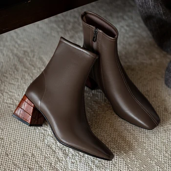 Chunky Heels New Women Ankle Boots Brand 2020 Winter Short Boots Classic Genuine Leather Party Shoes Woman Big Size
Chunky Heels New Women Ankle Boots Brand 2020 Winter Short Boots Classic Genuine Leather Party Shoes Woman Big Size