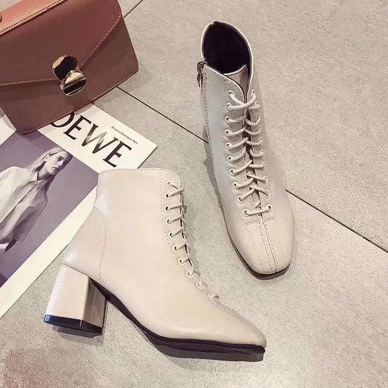2019 Winter Lady Inch Style Simple Ankle Boots Fashion High Help Casual Tie Thick Platform Comfort Martin Boots White Shoes
2019 Winter Lady Inch Style Simple Ankle Boots Fashion High Help Casual Tie Thick Platform Comfort Martin Boots White Shoes