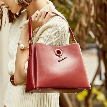 2019 Anti-thief Women Bags Genuine Leather Ladies Handbag Women Bag Shoulder Messenger Bags Luxury Female Red bag Real Leather 
2019 Anti-thief Women Bags Genuine Leather Ladies Handbag Women Bag Shoulder Messenger Bags Luxury Female Red bag Real Leather