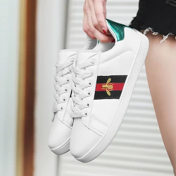 2020 Spring White PU Leather Women Sneakers Fashion Embroidered Bee Flat Womens Platform Sneakers Casual Shoes Zapatos De Mujer 
2020 Spring White PU Leather Women Sneakers Fashion Embroidered Bee Flat Womens Platform Sneakers Casual Shoes Zapatos De Mujer