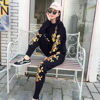 2020 spring women's fashion gold leaf flower Sequins embroidery knitting tops+pants suits female luxury two-piece sets
2020 spring women's fashion gold leaf flower Sequins embroidery knitting tops+pants suits female luxury two-piece sets