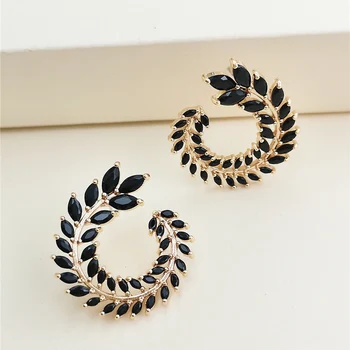 Wholesale JUJIA Fashion Luxury Hollow Out Leaves Stud Earrings Charm Rhinestone For Women Piercing Trendy Jewelry Wholesale
Wholesale JUJIA Fashion Luxury Hollow Out Leaves Stud Earrings Charm Rhinestone For Women Piercing Trendy Jewelry Wholesale