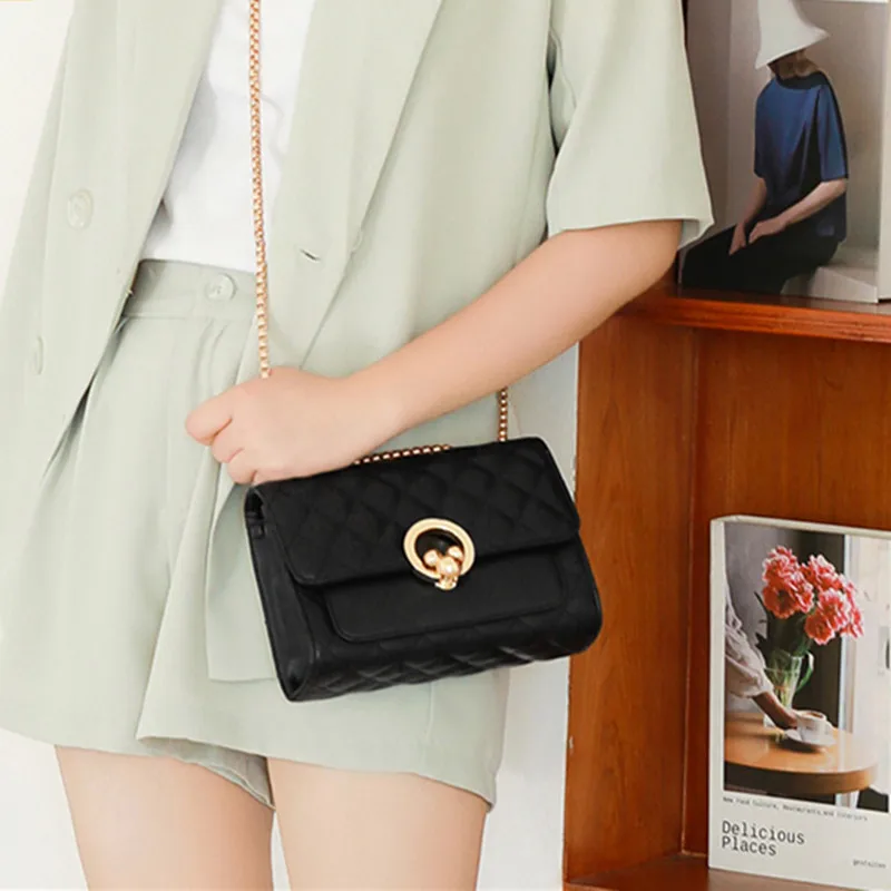 Women Fashion Chains Handbags Simple Small Square Bags Shoulder Portable Large Capacity Bags Casual Messenger Bags Louis Brand
Women Fashion Chains Handbags Simple Small Square Bags Shoulder Portable Large Capacity Bags Casual Messenger Bags Louis Brand