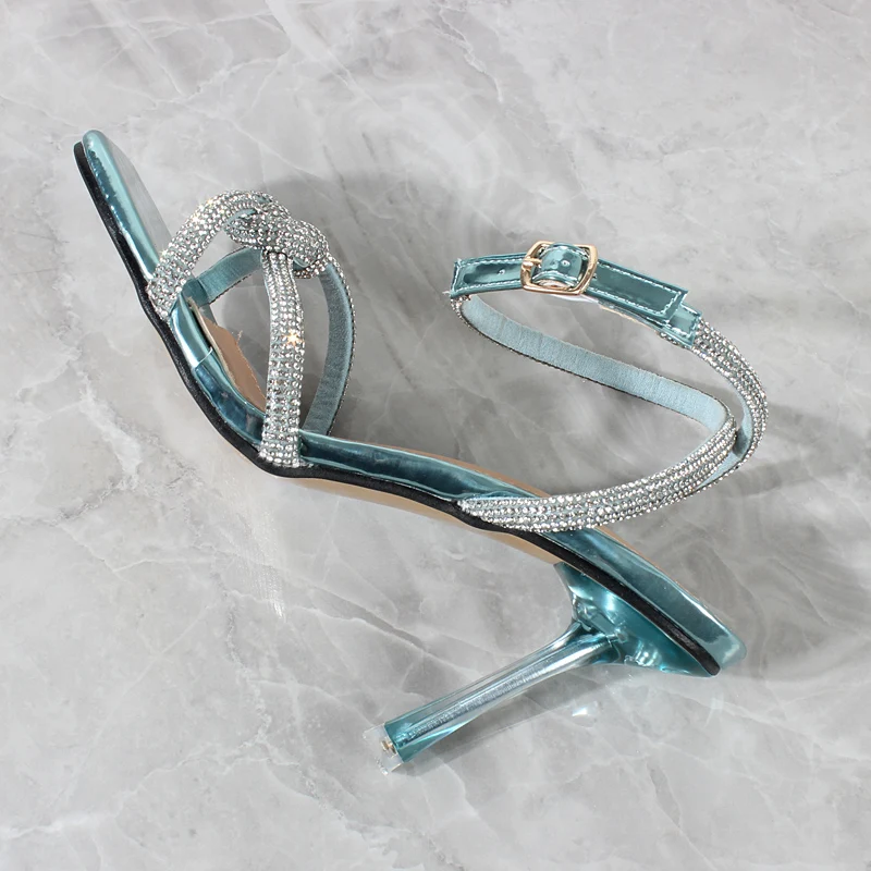 Women's shoes 2024 summer new Chain braided bow high-heeled women's sandals fashion buckle party stiletto sandals 9CM
Women's shoes 2024 summer new Chain braided bow high-heeled women's sandals fashion buckle party stiletto sandals 9CM