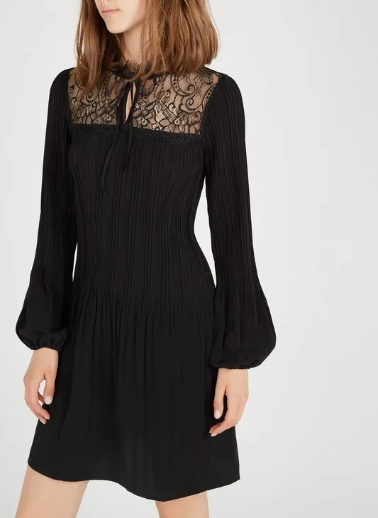 Women Dress Long Sleeve Solid Black Shoulder Lace High-Waist Pleated Dress A-Line Party Dress 
Women Dress Long Sleeve Solid Black Shoulder Lace High-Waist Pleated Dress A-Line Party Dress