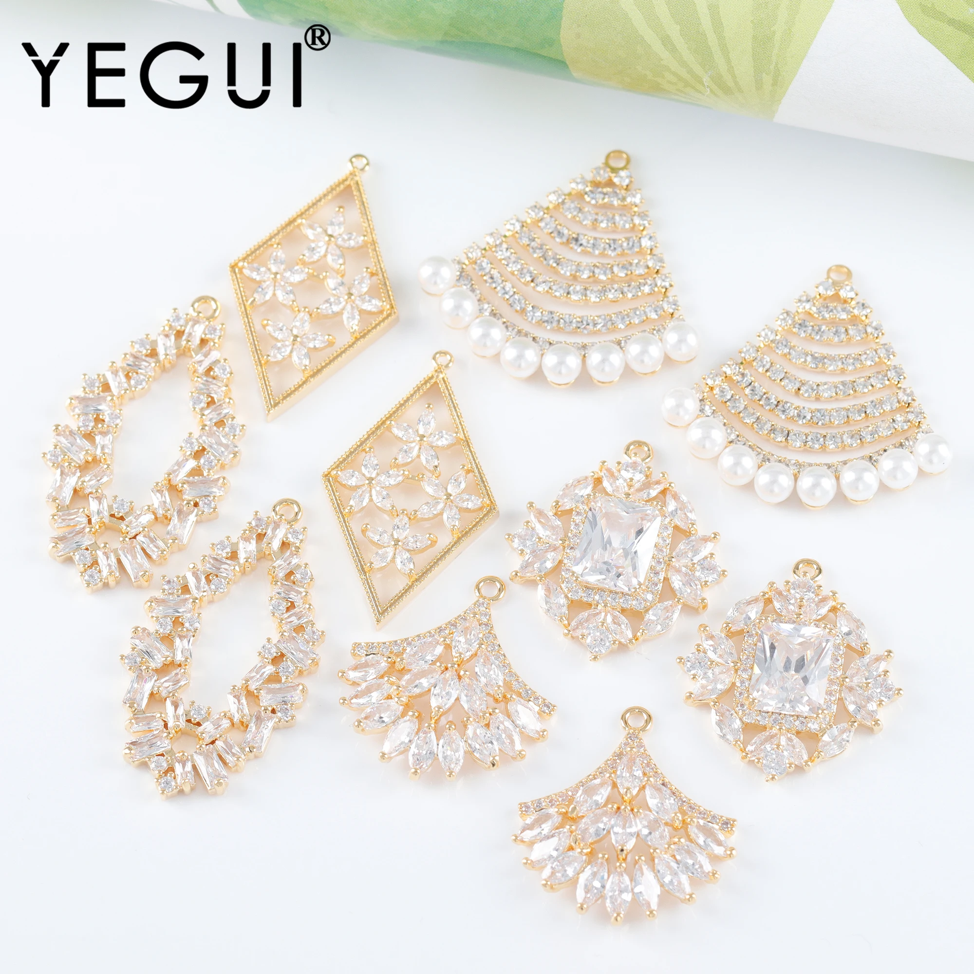 YEGUI M1130,jewelry accessories,18k gold plated,copper metal,zircons,hand made,charms,diy pendants,jewelry making,6pcs/lot
YEGUI M1130,jewelry accessories,18k gold plated,copper metal,zircons,hand made,charms,diy pendants,jewelry making,6pcs/lot