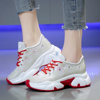 2020 Women Designers Chunky Sneakers Fashion Flower String Bead Platform Casual Shoes Woman Female Basket Sports Old Dad Shoes
2020 Women Designers Chunky Sneakers Fashion Flower String Bead Platform Casual Shoes Woman Female Basket Sports Old Dad Shoes