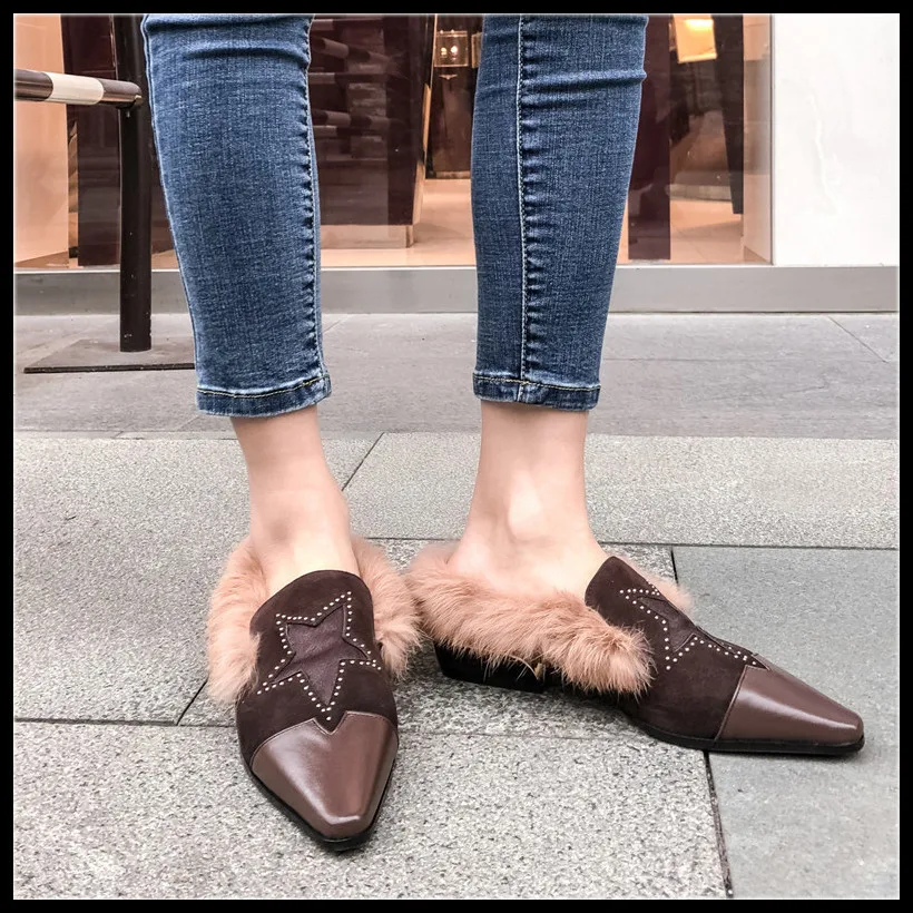 Women Slippers Genuine Leather Fashion Square Low Heel Desginer High Quality Woman Rabbit Fur Pointed Toe Slipper Mules Shoes
Women Slippers Genuine Leather Fashion Square Low Heel Desginer High Quality Woman Rabbit Fur Pointed Toe Slipper Mules Shoes