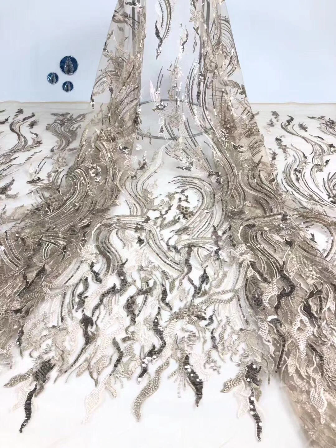 High Quality African Lace Fabric Mesh 2021 French Lace Fabric Tulle With Sequined Gold Nigerian Lace Fabric For Wedding FJ3453
High Quality African Lace Fabric Mesh 2021 French Lace Fabric Tulle With Sequined Gold Nigerian Lace Fabric For Wedding FJ3453