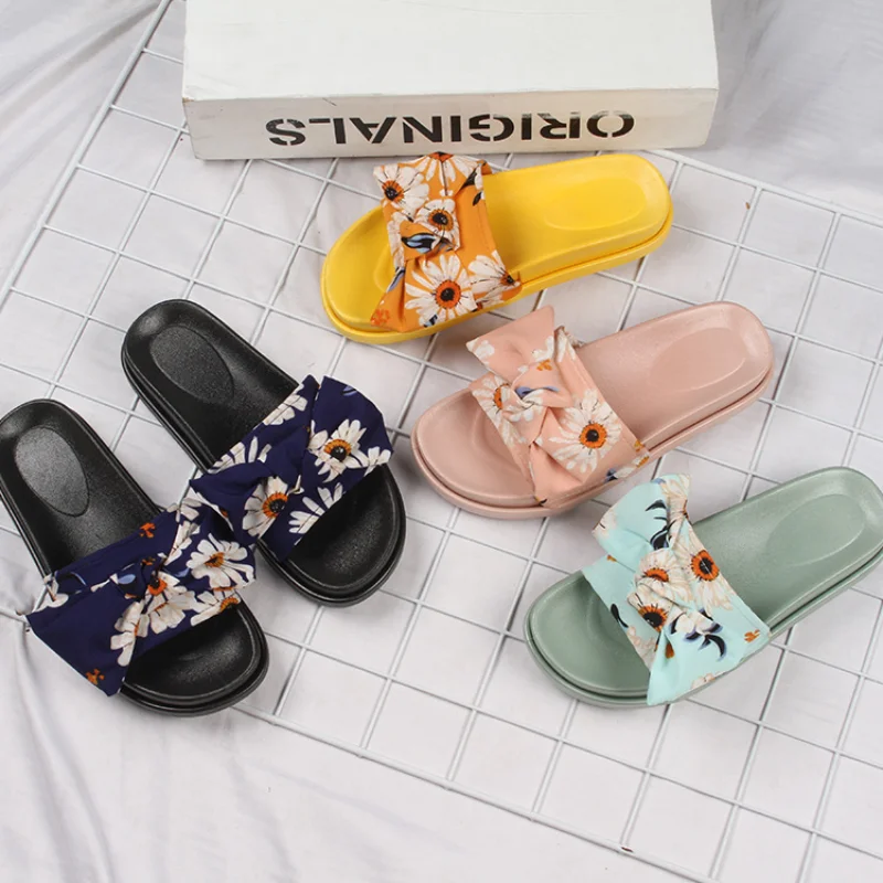Ladies' New Slippers Fashion Casual Indoor and Outdoor Wear Flat-bottomed Summer Bowknot Sandals and Slippers
Ladies' New Slippers Fashion Casual Indoor and Outdoor Wear Flat-bottomed Summer Bowknot Sandals and Slippers