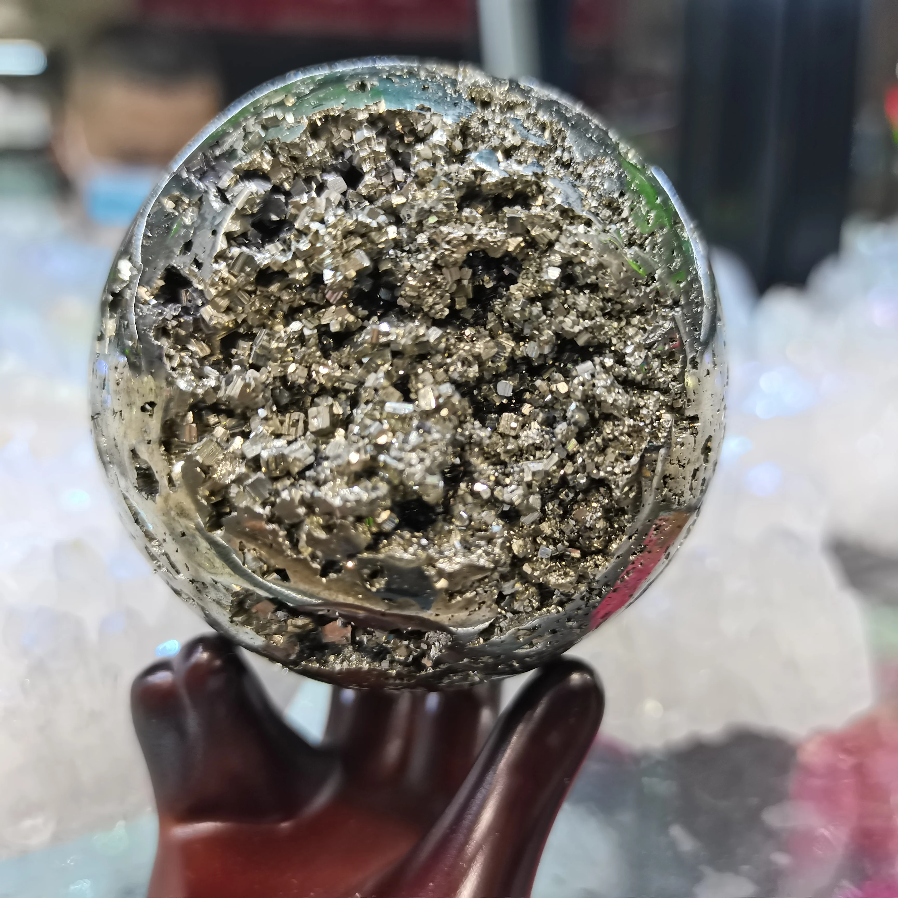 Natural chalcopyrite crystal ball ball natural stone handicraft used in feng shui collection home decoration
Natural chalcopyrite crystal ball ball natural stone handicraft used in feng shui collection home decoration