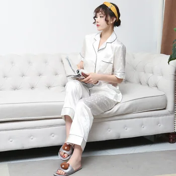 Sexy White Satin Women 2PCS Pajamas Set Bride Wedding Print Flower Pyjamas Sleepwear Sleep Suit Summer New Loose Home Wear
Sexy White Satin Women 2PCS Pajamas Set Bride Wedding Print Flower Pyjamas Sleepwear Sleep Suit Summer New Loose Home Wear