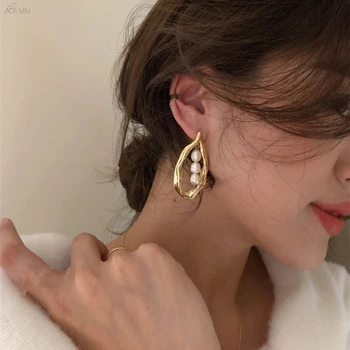 AOMU 2020 Korea New Geometric Irregular Metal Natural Pearl Dangle Drop Earrings For Women Jewelry Accessories
AOMU 2020 Korea New Geometric Irregular Metal Natural Pearl Dangle Drop Earrings For Women Jewelry Accessories