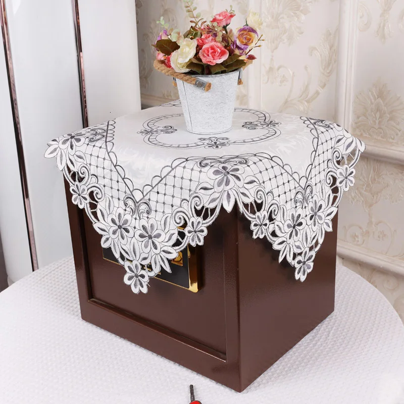 Modern Cotton Embroidered Hollow Classical Tablecloth Balcony Small Round Table Coffee Cup Pad Furniture Electrical Dust Tapete
Modern Cotton Embroidered Hollow Classical Tablecloth Balcony Small Round Table Coffee Cup Pad Furniture Electrical Dust Tapete