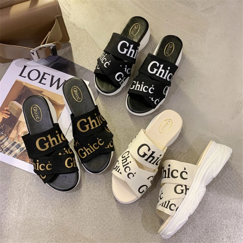 2020 New Fashion House Shoes Women Casual Round Head Thick Bottom Ladies Home Slippers Non-Slip Off-White Chunky Slipper Woman 
2020 New Fashion House Shoes Women Casual Round Head Thick Bottom Ladies Home Slippers Non-Slip Off-White Chunky Slipper Woman