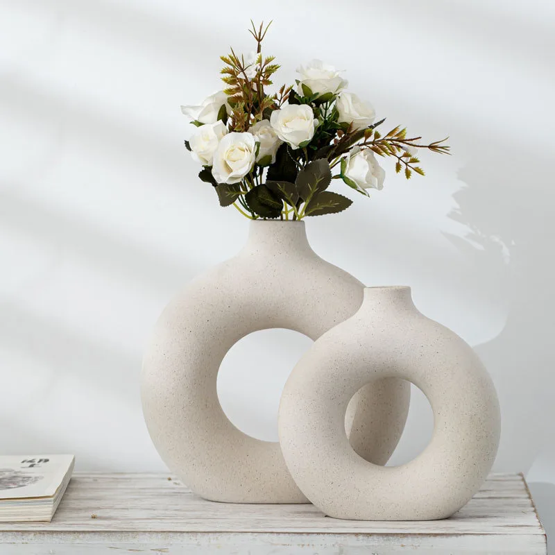 Nordic Ceramic Flower Vase White Circular Hollow Flower Pot Office Desk Living Room Interior Decor Home Decoration Accessories
Nordic Ceramic Flower Vase White Circular Hollow Flower Pot Office Desk Living Room Interior Decor Home Decoration Accessories