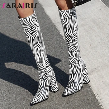 SARAIRIS 2020 New Ladies Pointed Toe Boots Street Fashion Strip Boots Women High Block Heels Knee High Shoes Woman 
SARAIRIS 2020 New Ladies Pointed Toe Boots Street Fashion Strip Boots Women High Block Heels Knee High Shoes Woman
