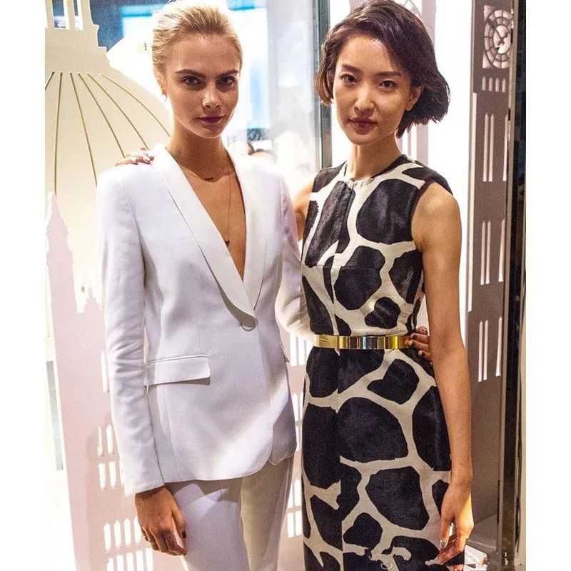 White Women's Tuxedos Shawl Lapel Suits For Women Custom Fashion One Button Business Party Suits (Jacket+Pants)
White Women's Tuxedos Shawl Lapel Suits For Women Custom Fashion One Button Business Party Suits (Jacket+Pants)