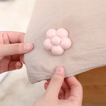 12pcs Comforter Grippers Quilt Clip Blankets Sheet Accessories Flower Quilt Clip Holder Buckle Set Bed Duvet Cover Fastener Clip 
12pcs Comforter Grippers Quilt Clip Blankets Sheet Accessories Flower Quilt Clip Holder Buckle Set Bed Duvet Cover Fastener Clip