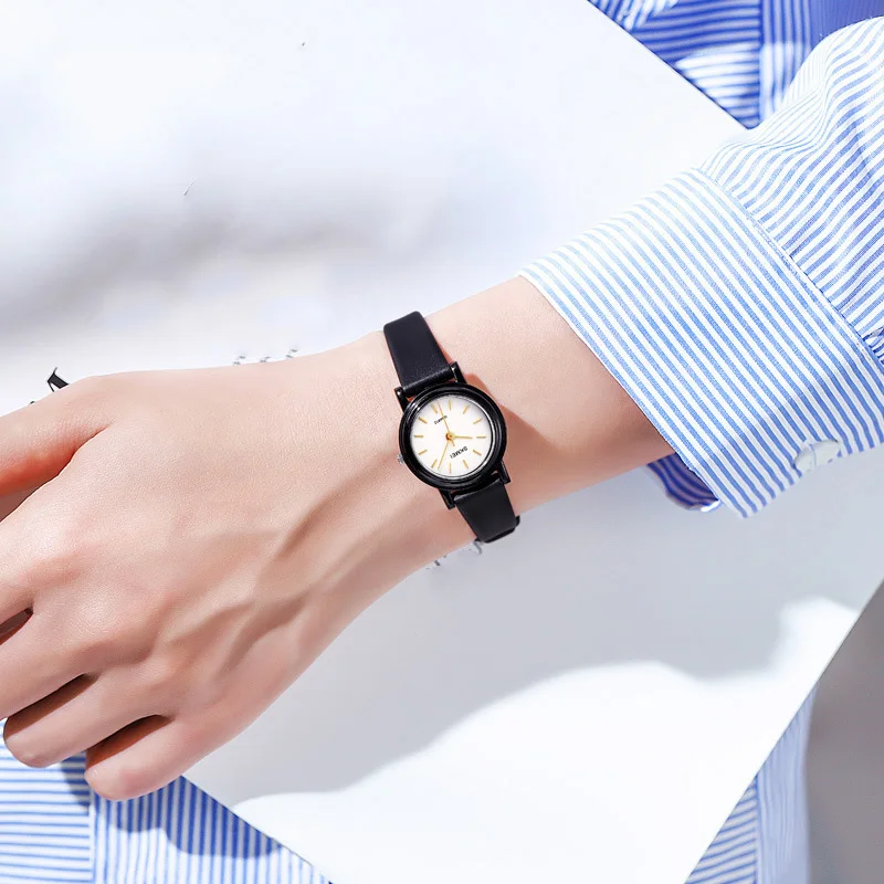 TurnFinger Fashion Personality Women's Quartz Watch Lightweight Round Retro Small Dial Fashion Luxury All-match Leather Strap 
TurnFinger Fashion Personality Women's Quartz Watch Lightweight Round Retro Small Dial Fashion Luxury All-match Leather Strap