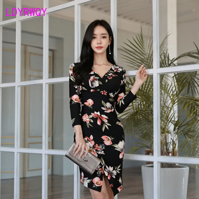 2019 new printed self-cultivation bag hip temperament ladies split sexy women's V-neck dress
2019 new printed self-cultivation bag hip temperament ladies split sexy women's V-neck dress