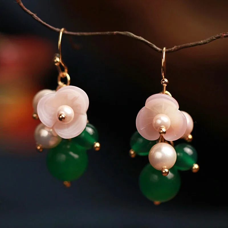 Sweet Carved Shell Flower Retro Pearl Earrings Natural Green Stone Beads Ethnic Style Earrings
Sweet Carved Shell Flower Retro Pearl Earrings Natural Green Stone Beads Ethnic Style Earrings