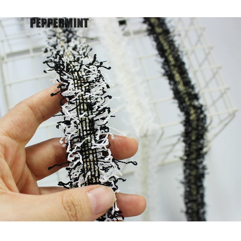 1 yard 35mm Fringed Trim Mixed woven Lace Classic Black White Sewing Accessory for Garment DIY vintage Trimming
1 yard 35mm Fringed Trim Mixed woven Lace Classic Black White Sewing Accessory for Garment DIY vintage Trimming