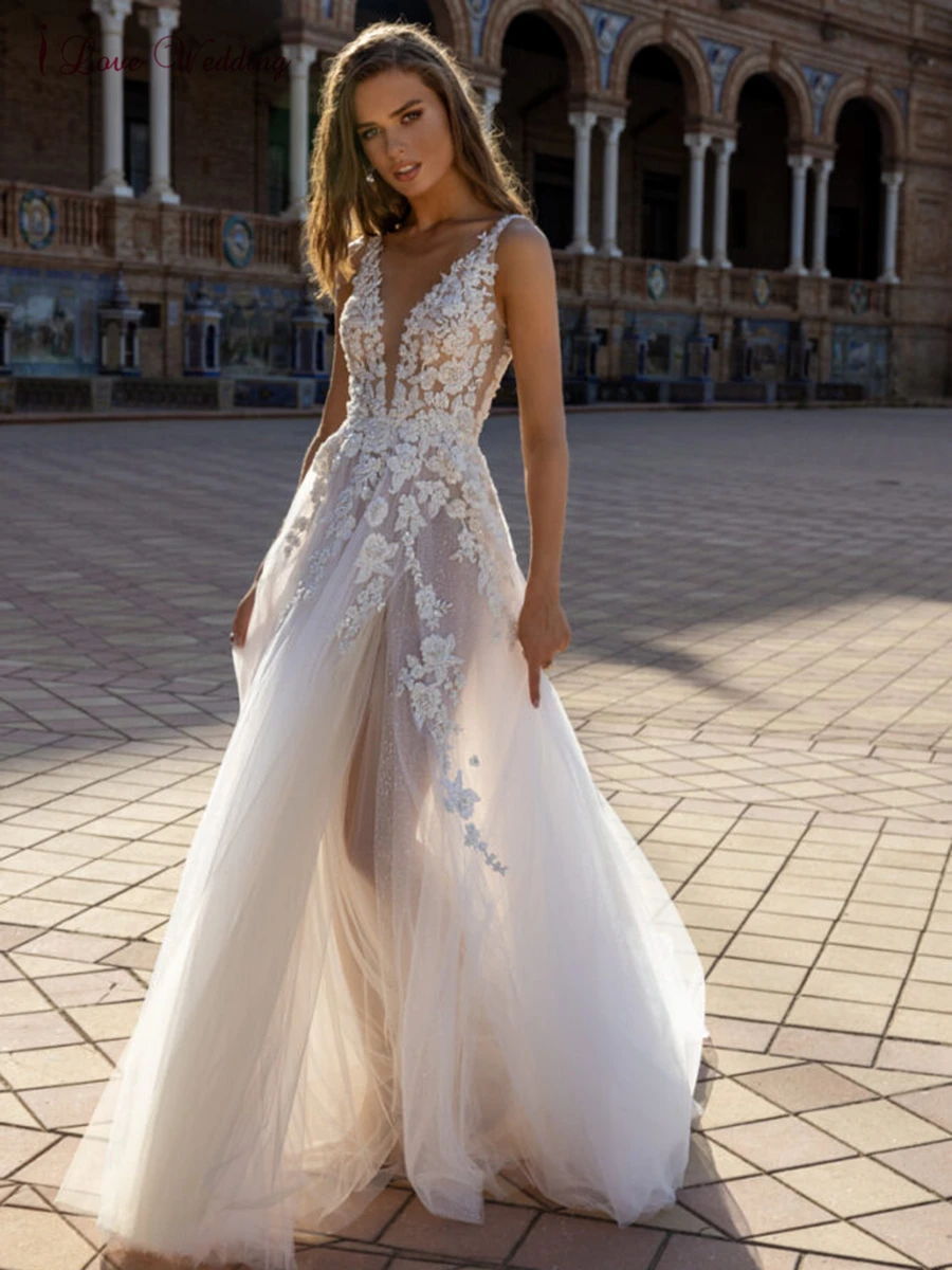 A Line Lace Beach Wedding Dress Sexy Deep V Neck Spagetti High Slit Floral Appliques Sparkling Tulle Bohemia Bride Wedding Gowns 
A Line Lace Beach Wedding Dress Sexy Deep V Neck Spagetti High Slit Floral Appliques Sparkling Tulle Bohemia Bride Wedding Gowns