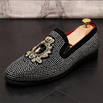 Luxury Fashion Brand Embroidery Men loafers Black Diamond Rhinestones Spikes men shoes Rivets Casual Flats Sneakers Wholesale 
Luxury Fashion Brand Embroidery Men loafers Black Diamond Rhinestones Spikes men shoes Rivets Casual Flats Sneakers Wholesale