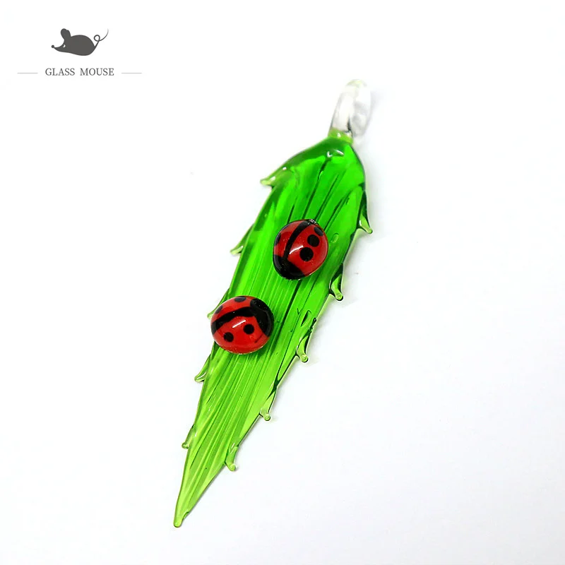 Hanging Long Strip Handmade Glass Leaves With Miniature Ladybug Accessories Country Style Home Garden Decor Art Ornament Pendant
Hanging Long Strip Handmade Glass Leaves With Miniature Ladybug Accessories Country Style Home Garden Decor Art Ornament Pendant