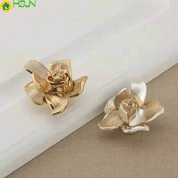 Champagne Gold Rose Flower Dresser Pulls Knob Drawer Knobs Pulls Handles Kitchen Cabinet Door Handle Knob Cupboard Handles
Champagne Gold Rose Flower Dresser Pulls Knob Drawer Knobs Pulls Handles Kitchen Cabinet Door Handle Knob Cupboard Handles
