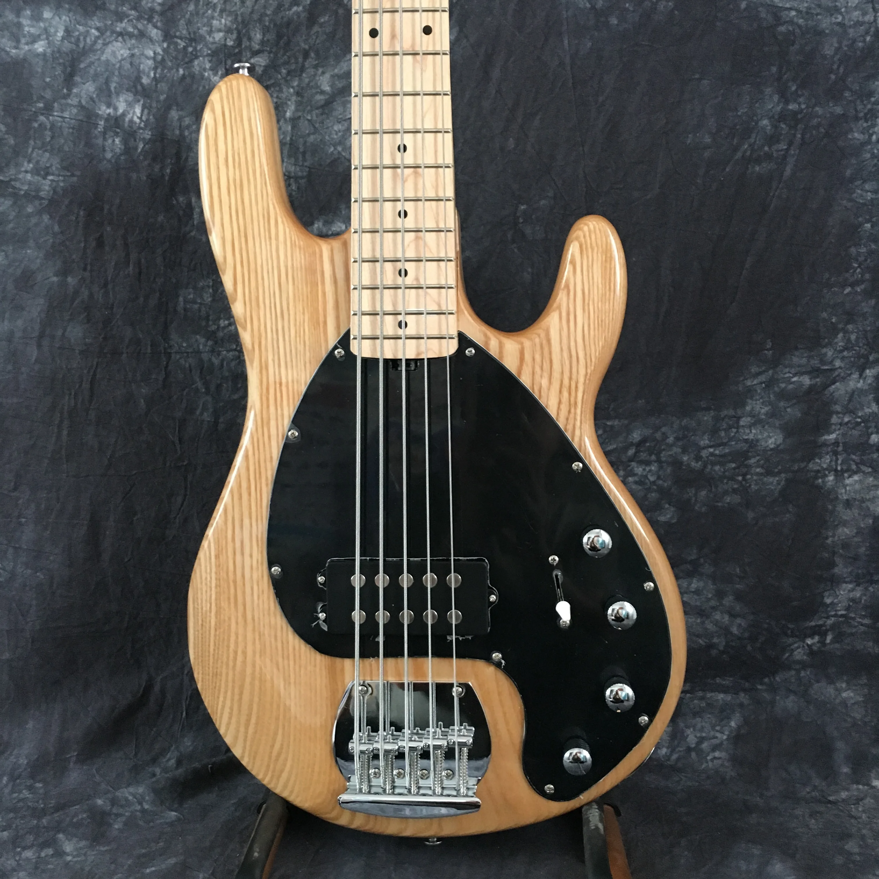 Suneye sales leader Bass 4 string Ernie Ball yellow squid electric guitar Chrome hardware dfvc available for delivery
Suneye sales leader Bass 4 string Ernie Ball yellow squid electric guitar Chrome hardware dfvc available for delivery