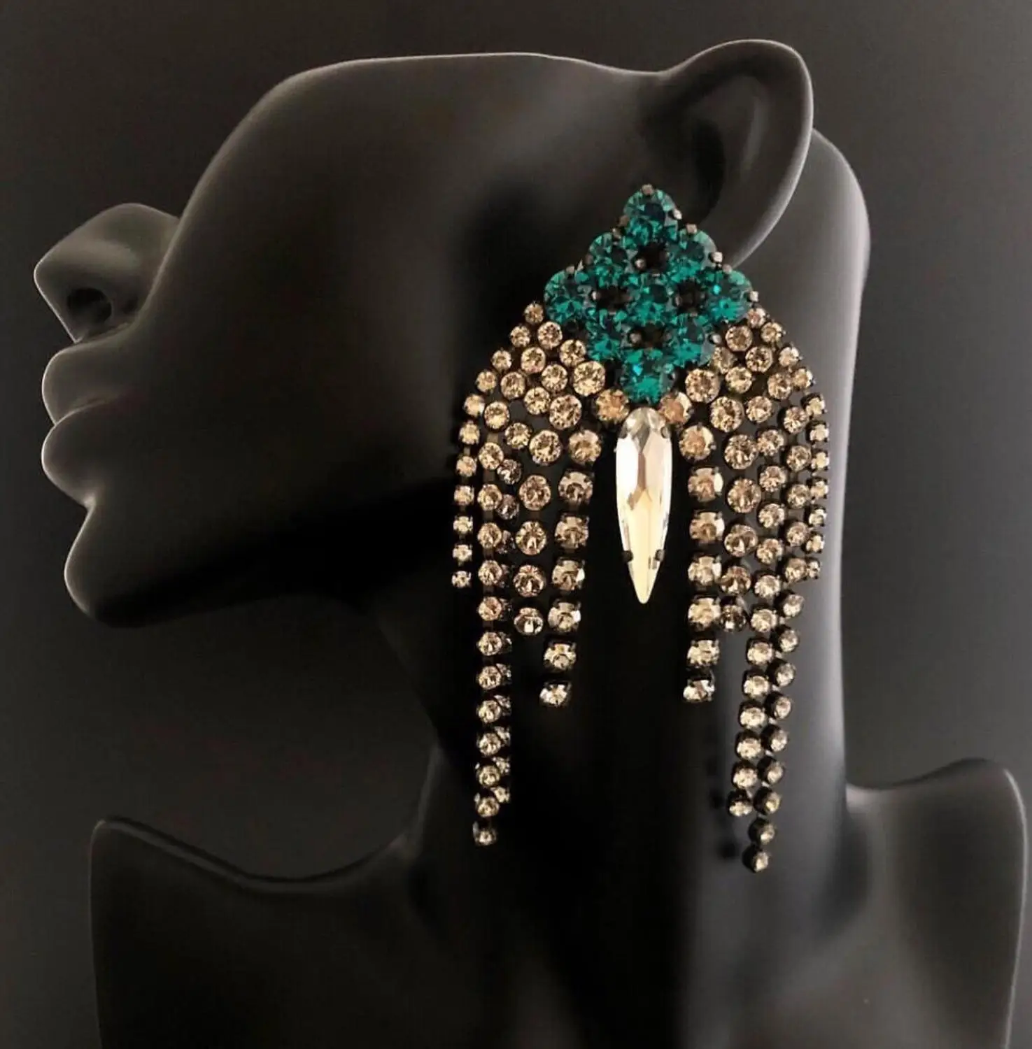 Best lady Fashion Crystal Heart Drop Earrings For Women Wedding Bohemian Handmade Girls Party Gifts Dangle Statement Earrings
Best lady Fashion Crystal Heart Drop Earrings For Women Wedding Bohemian Handmade Girls Party Gifts Dangle Statement Earrings