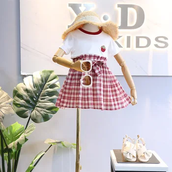 Summer new 3-7 year old girl baby suit cute girl baby fruit short sleeve shirt + plaid pleated dress princess two-piece set
Summer new 3-7 year old girl baby suit cute girl baby fruit short sleeve shirt + plaid pleated dress princess two-piece set