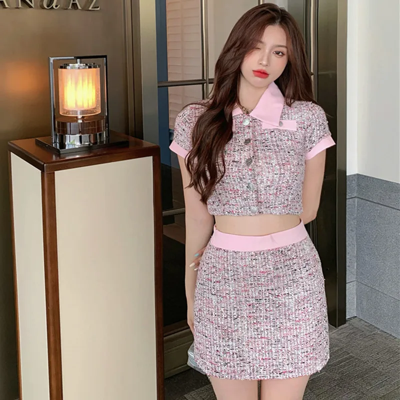 2022 New Summer Preppy Style Tweed 2 Piece Set Women Short Sleeve Jacket Coat+Mini Skirt Suit High Quality Fashion Girl Outfits
2022 New Summer Preppy Style Tweed 2 Piece Set Women Short Sleeve Jacket Coat+Mini Skirt Suit High Quality Fashion Girl Outfits