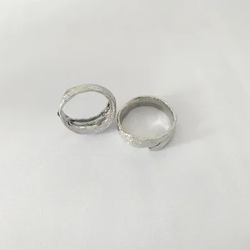 2020 new ring concave convex gold foil silver foil wrinkle paper simple European and American open ring female
2020 new ring concave convex gold foil silver foil wrinkle paper simple European and American open ring female