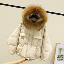 2022new Winter Women 90% White Duck Down Coat Large Real Raccoon Fur Hooded Jacket New Irregular Loose Warm Snow Short Outwear
2022new Winter Women 90% White Duck Down Coat Large Real Raccoon Fur Hooded Jacket New Irregular Loose Warm Snow Short Outwear