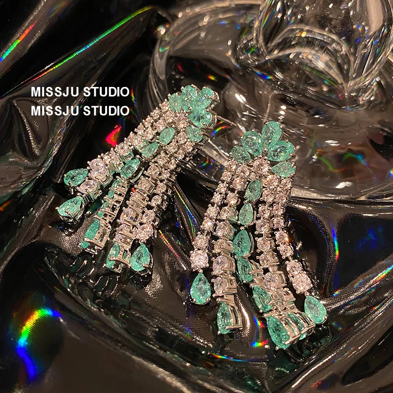 Висячие серьги-подвески для женщин из серебра пробы с блестящим цирконием, роскошные длинные зеленые кисточки, Изящные Ювелирные изделия, аксессуары
Висячие серьги-подвески для женщин из серебра пробы с блестящим цирконием, роскошные длинные зеленые кисточки, Изящные Ювелирные изделия, аксессуары