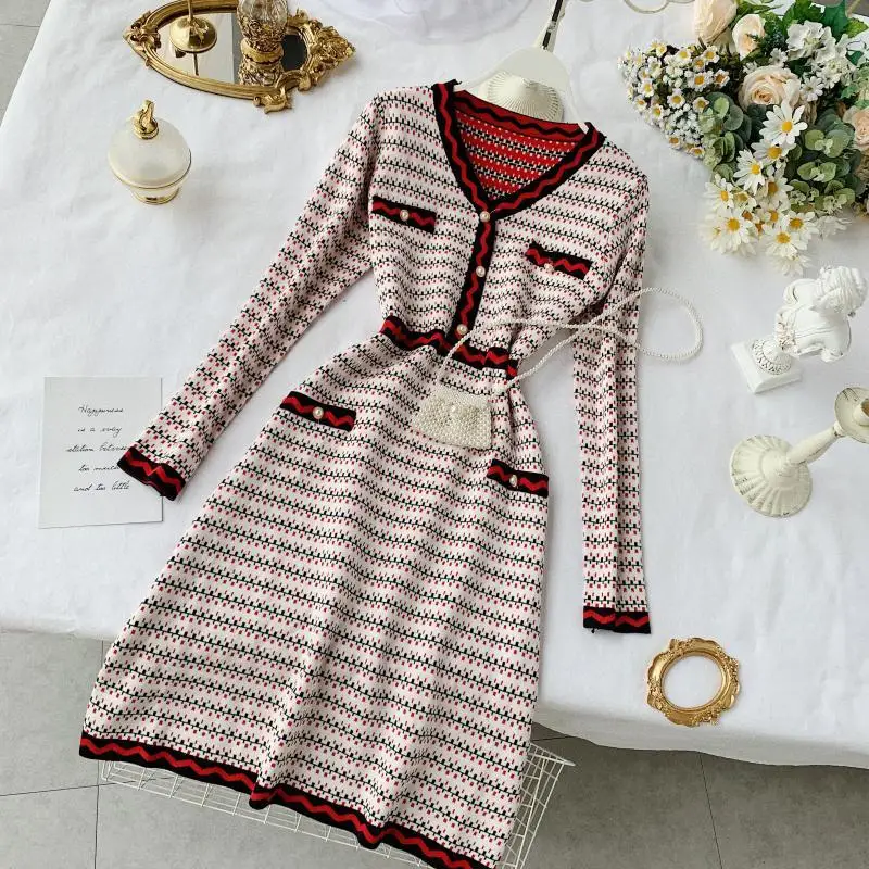 Autumn Winter Ladies Vintage Knitted Pullover Pocket Button Stripes Knee-length Dress Women Slim Euro Brand Style Middle Dress
Autumn Winter Ladies Vintage Knitted Pullover Pocket Button Stripes Knee-length Dress Women Slim Euro Brand Style Middle Dress