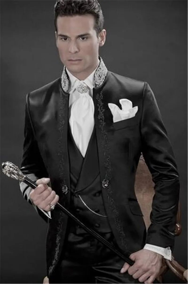 New Arrival Embroidery Groomsmen Mandarin Lapel Groom Tuxedos Black Men Suits Wedding Prom Best Man (Jacket+Pants+Vest)
New Arrival Embroidery Groomsmen Mandarin Lapel Groom Tuxedos Black Men Suits Wedding Prom Best Man (Jacket+Pants+Vest)