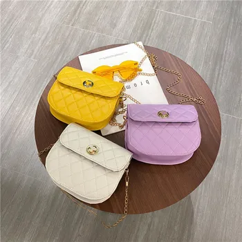 2020 new mini embroidered thread diamond shoulder bag female bag Korean casual fashion chain lock saddle bag 
2020 new mini embroidered thread diamond shoulder bag female bag Korean casual fashion chain lock saddle bag