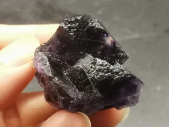 31.4gNatural dark purple fluorite, crystal mineral specimen 
31.4gNatural dark purple fluorite, crystal mineral specimen