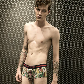 2020 New Men Cotton Slim Underwear Sexy Fashion Graffiti Boxers Brand Soft Breathable Panties Man Boxeur Homme Underpants Shorts
2020 New Men Cotton Slim Underwear Sexy Fashion Graffiti Boxers Brand Soft Breathable Panties Man Boxeur Homme Underpants Shorts